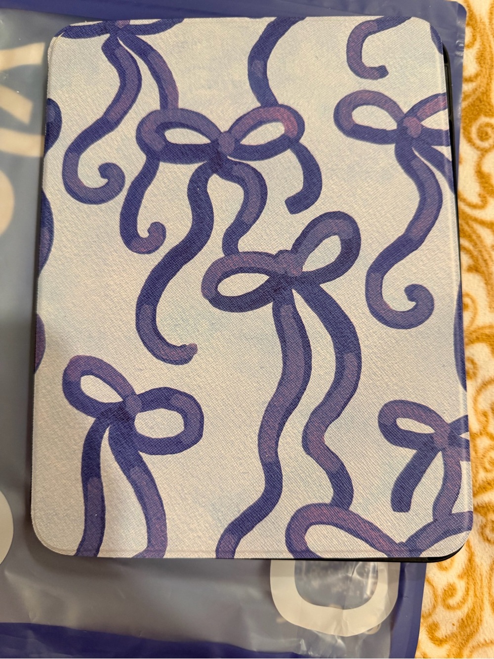 Casely iPad 10.9” Bow Print Tablet Case in Lavender and White